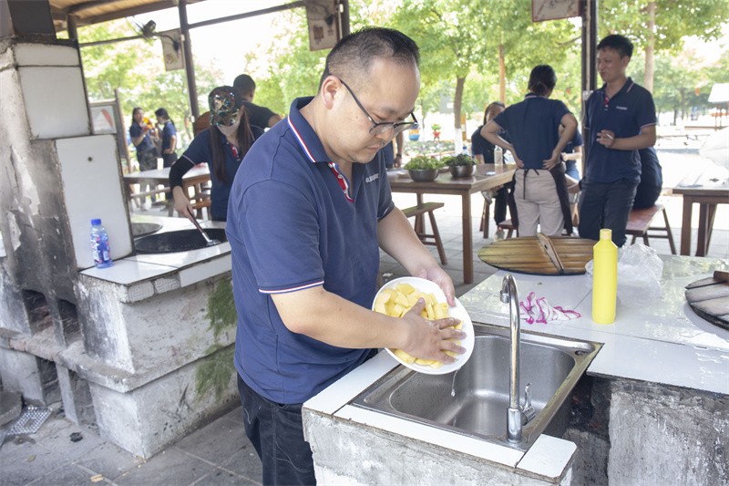 “六月蝶變 再創(chuàng)佳績(jī)”國(guó)林地板6月拓展PK會(huì)圓滿成功